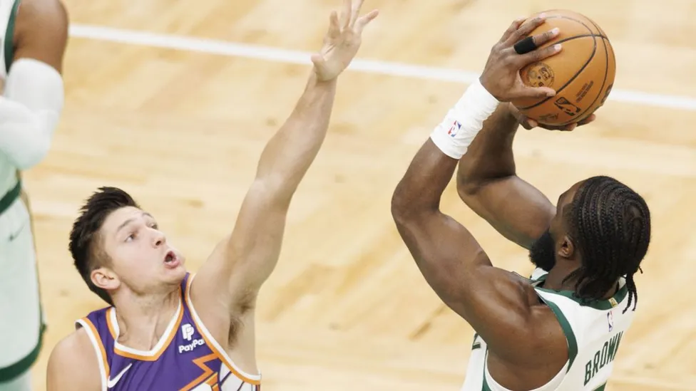 NBA-Zusammenfassung: Jaylen Brown führt die Boston Celtics zum Sieg über die Phoenix Suns